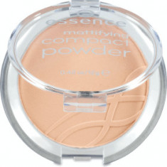 Essence Cosmetics Mattifying Compact Powder pudră compactă 04 Perfect Beige, 12 g