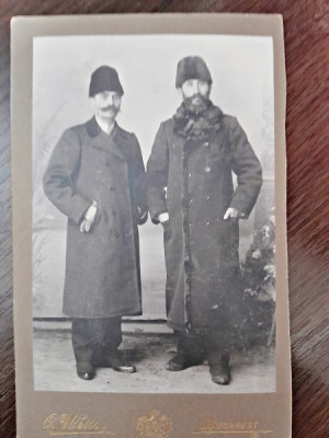 Fotografie Gheorghe Adamescu impreuna cu un prieten, pe carton, sfarsit de secol XIX inceput de secol XX foto