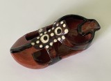 SCRUMIERĂ din ceramică smălțuită de forma unui pantof, de proveniență rusească