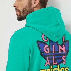 adidas Originals hanorac de bumbac bărbați, culoarea verde, cu glugă, cu imprimeu IM9685