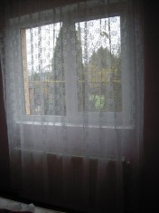 Perdea cu model floral de culoare alba, dimensiune latime 2.8m X inaltime 2.25m