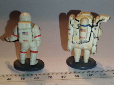 bnk jc Lot 2 figurine cosmonauti foto