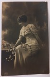 Fotografie de epoca, femeie eleganta, 1919