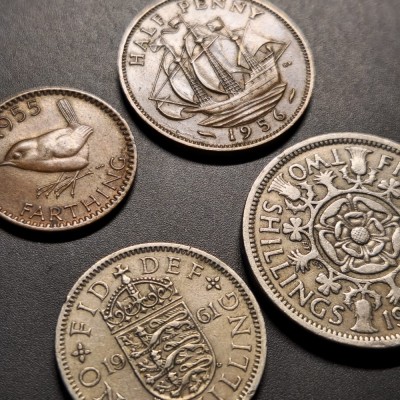 Lot 4 Monede Regatul Unit - Queen Elizabeth II (1953-1967) (1 farthing 1955, 1/2 penny 1956, 1 shilling 1961, 2 shillings 1954) foto