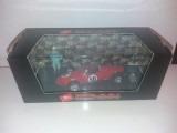 Macheta Ferrari 156 F.1 - 1961 + Figurina - Pitstop scara 1:43 BRUMM