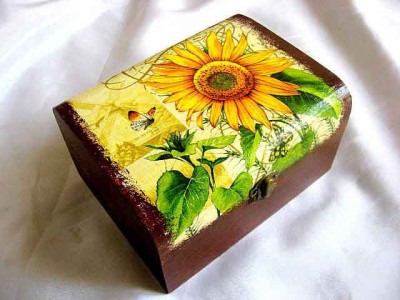 Cutie lemn decorata cu floarea soarelui si fluturi 29366 foto