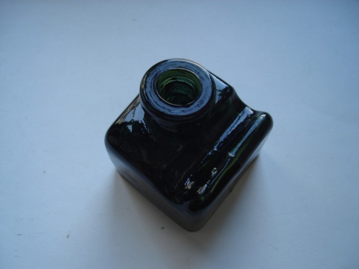 Calimare veche din sticla verde germana sau austriaca Muller, 40 gr.