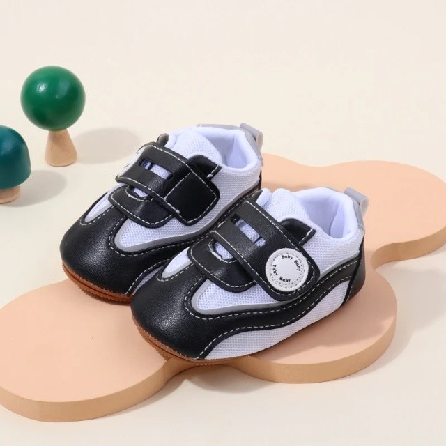 Adidasi albi cu negru pentru baietei - Baby (Marime Disponibila: 3-6 luni