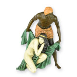 Barbat protejand o femeie-statueta din bronz pictat ND-43, Nuduri