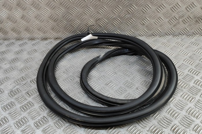 Garnitura ușă dreapta față SKODA SUPERB III Estate 3V5 2017 OEM: 3V0867366B | 31600475
