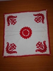 Broderie cusatura ungureasca maghiara pe panza fata de masa