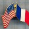 AX 466 INSIGNA -DRAPELELE STATELOR UNITE ALE AMERICII SI FRANTEI