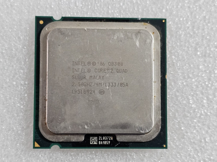 Procesor Intel Core 2 Quad Q8300 2.5GHz, socket 775 - poze reale