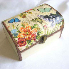 Cutie de lemn , cufar cu model floral si fluturi 26803