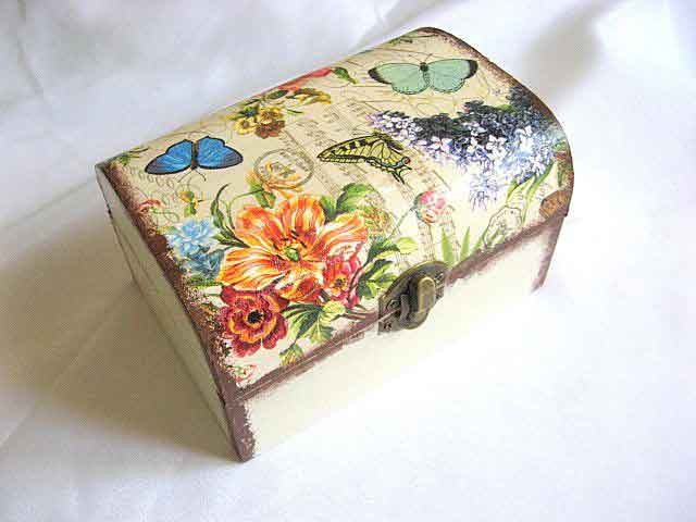 Cutie de lemn , cufar cu model floral si fluturi 26803