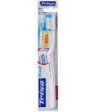 Periuta de dinti manuala Trisa Fresh Medium 602990, cu capac de protectie - NOU