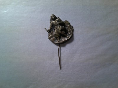 Insigna veche Militar Tobosar , h= 2,6cm , cupru , ac relipit foto