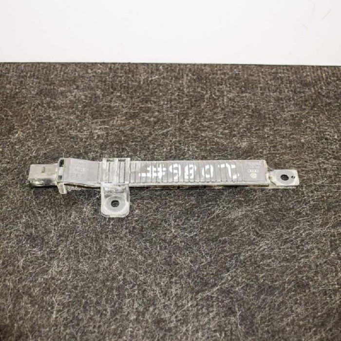 Amplificator de antena AUDI A8 D2 4D2, 4D8 2001 OEM: 4D0907277 2974010