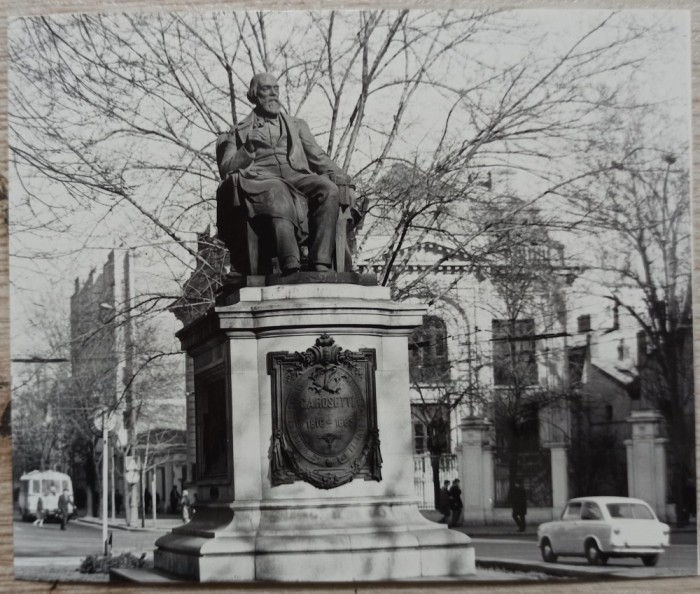 Statuia lui C.A. Rosetti, Bucuresti// fotografie de presa