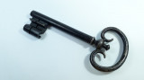 M Tirbuson de fier sub forma de cheie 18 cm, aspect medieval fier forjat
