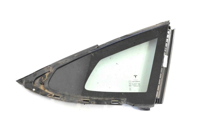 Geam lateral dreapta spate TESLA MODEL S 2017 OEM: Hatchback | 12147616