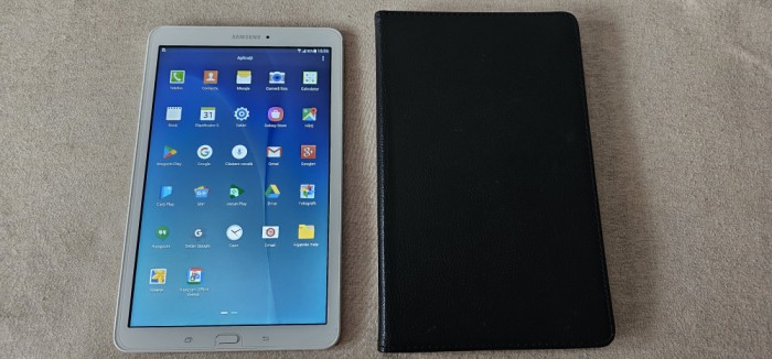 Tableta Samsung Galaxy Tab E SM-T561 + HUSA .