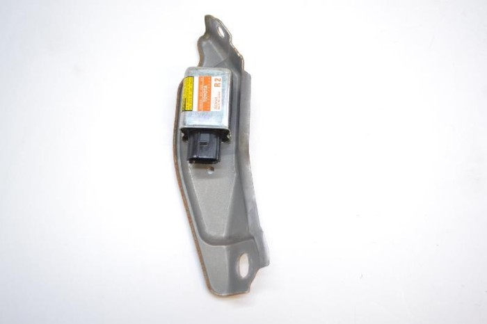 Senzor de impact dreapta spate LEXUS GS III GRS19_, UZS19_, URS19_ 2007 OEM: 89833-30020,187900-1771 2595897