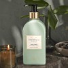Loțiune M&acirc;ini &amp; Corp Oriflame Essense&amp;Co. Pară și Boabe Tonka, 300ml - Hidratare 48h, Parfum Delicat