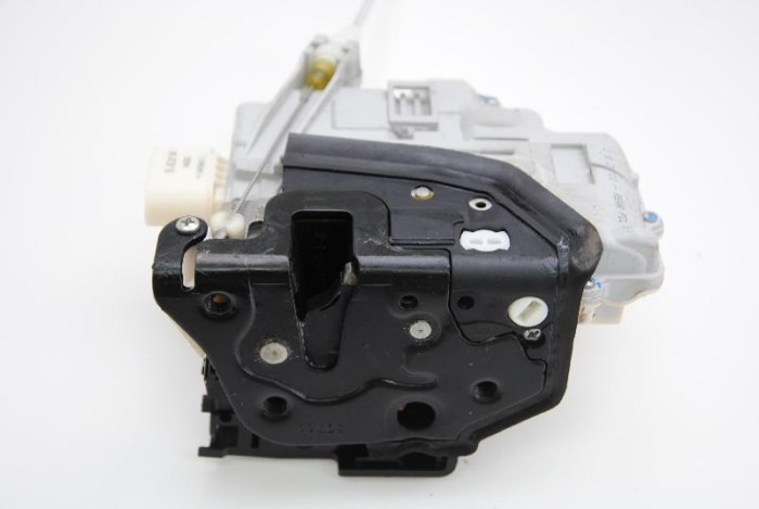&Icirc;ncuietoare ușă dreapta spate AUDI Q7 4L 2011 OEM: 3C4839016C 2377474