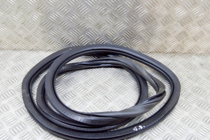 Garnitura ușă dreapta spate PEUGEOT 2008 II 2020 OEM: 9825831480 | 16923244