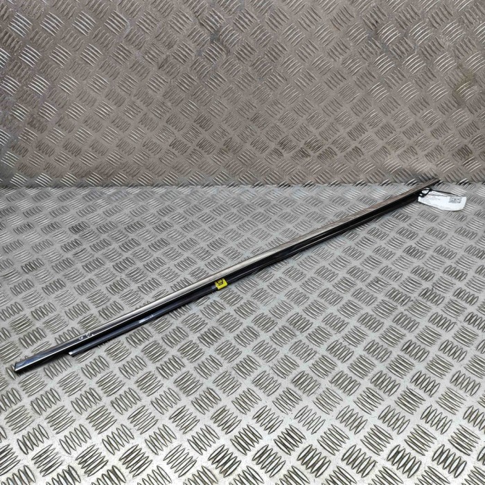 Chedar geam ușă dreapta spate HONDA CR-V V RW 2020 OEM: 72835-TLA-A01