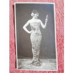 Fotografie, tanara in rochie mulata, perioada interbelica
