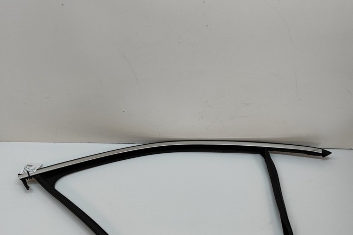 Bandou superior ușă dreapta față VW T-ROC A11 2021 OEM: 2GA837432 29047019