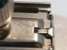 APARAT BARBIERIT GILLETTE ENGLAND Z 2 TIP FLUTURE CU REGLAREA UNGHIULUI LAMEI
