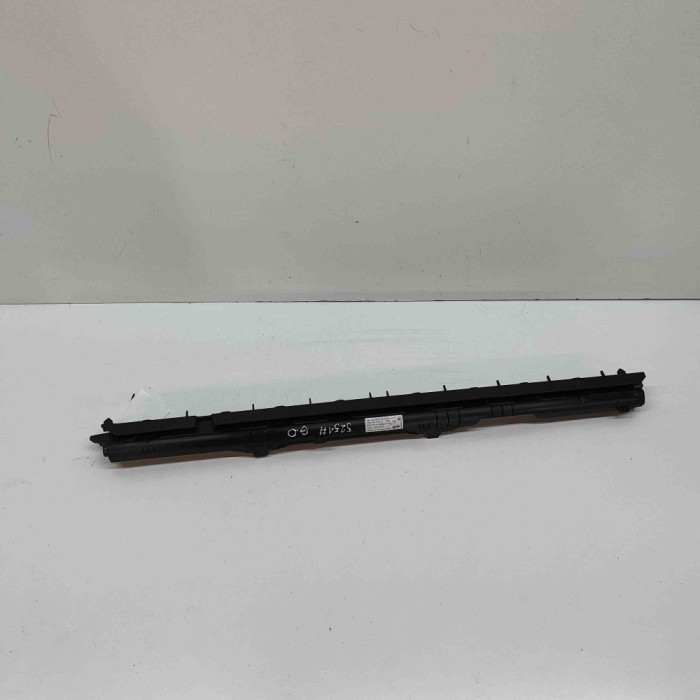 Rulou parasolar ușă dreapta spate VW PASSAT Variant B8 3G5 2018 OEM: 3G9861318B