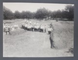 GRUP DE OFITERI DE INFANTERIE LA SCOALA LUCRARILOR PRACTICE DE CAMPANIE , FOTOGRAFIE MONOCROMA , SEMNATA DE CAPITANUL CIHOSKI , DATATA 1 IULIE - 15 A