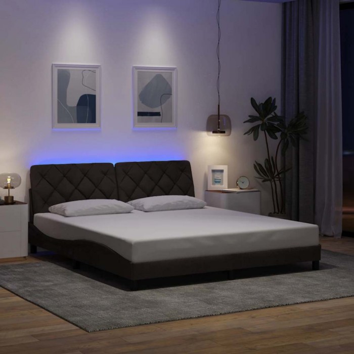 vidaXL Cadru de pat cu LED fără saltea țesătură maro &icirc;nchis 180x200 cm 3310688