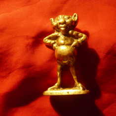 Statueta - Personaj , bronz , h= 6,7 cm, 2 marcaje pe suport