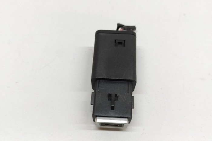 USB PEUGEOT 208 II UB_, UP_, UW_, UJ_ 2024 OEM: 9831350680,9851608480 | 31845553
