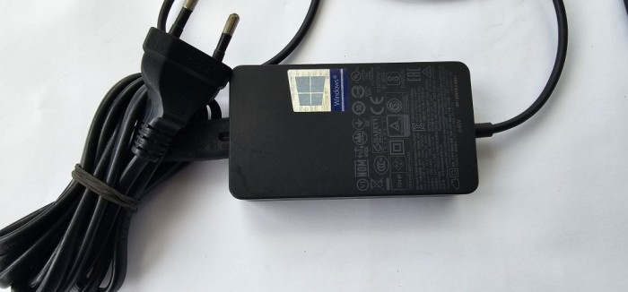 ALIMENTATOR Microsoft pentru laptop/book Surface, model 1800, 15V 2.58A LA 44W