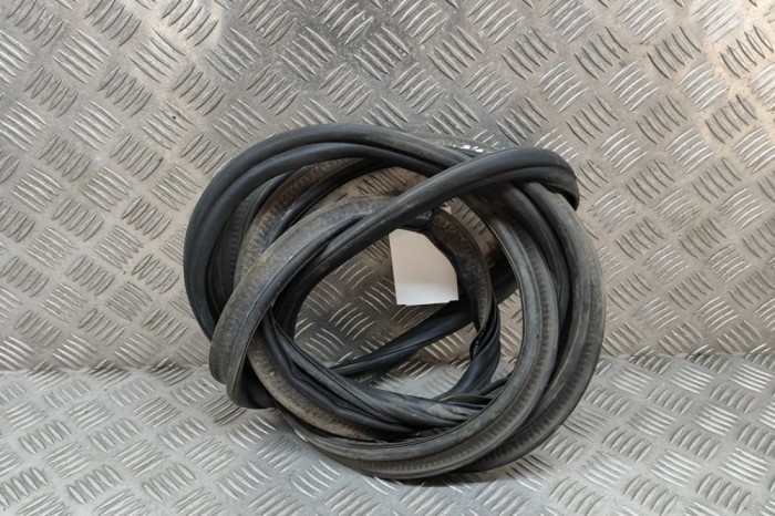 Garnitura de cauciuc haion SEAT TARRACO KN2 2022 OEM: 5NA827705 26823921
