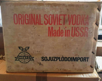 Cutie originala din carton presat anii 80 Soviet Vodka Made in USSR, 40x32x30 cm foto
