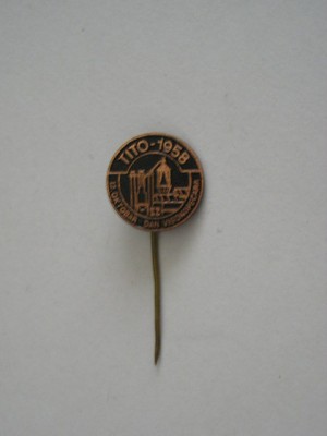 QW9 N7 10 - insigna - tematica industrie - fosta Jugoslavia - TITO - 1958 foto