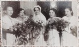 Mireasa cu domnisoare de onoare, perioada interbelica// foto tip CP