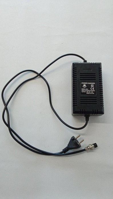 Incarcator trotineta electrica model LB32, 36V, 1.5A - RESIGILAT
