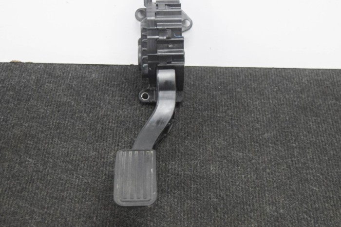 Pedala de accelerație TESLA MODEL 3 2018 OEM: J1818-024914,1011298,C-J1817-172521,J1814C-0191AF-1010918 11260593