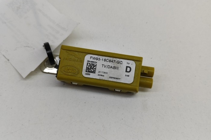 Amplificator de antena LAND ROVER RANGE ROVER VELAR L560 2018 OEM: FW93-18C847-GC,28488924 27528966
