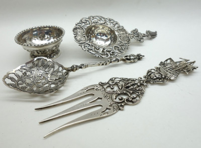 Set din argint: strecurătoare pentru ceai, furculiță, linguriță, Olanda foto