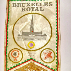 4653-Fanion vechi sportiv Lions Intern District 112-Bruxelles Royal Belgia.