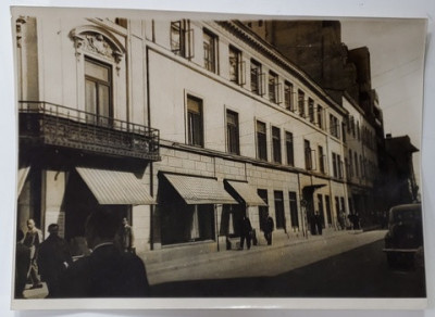 BUCURESTI , STRADA EDGAR QUINET , FATA CASEI CAPSA INSPRE CALEA VICTORIEI , FOTOGRAFIE , INTERBELICA foto